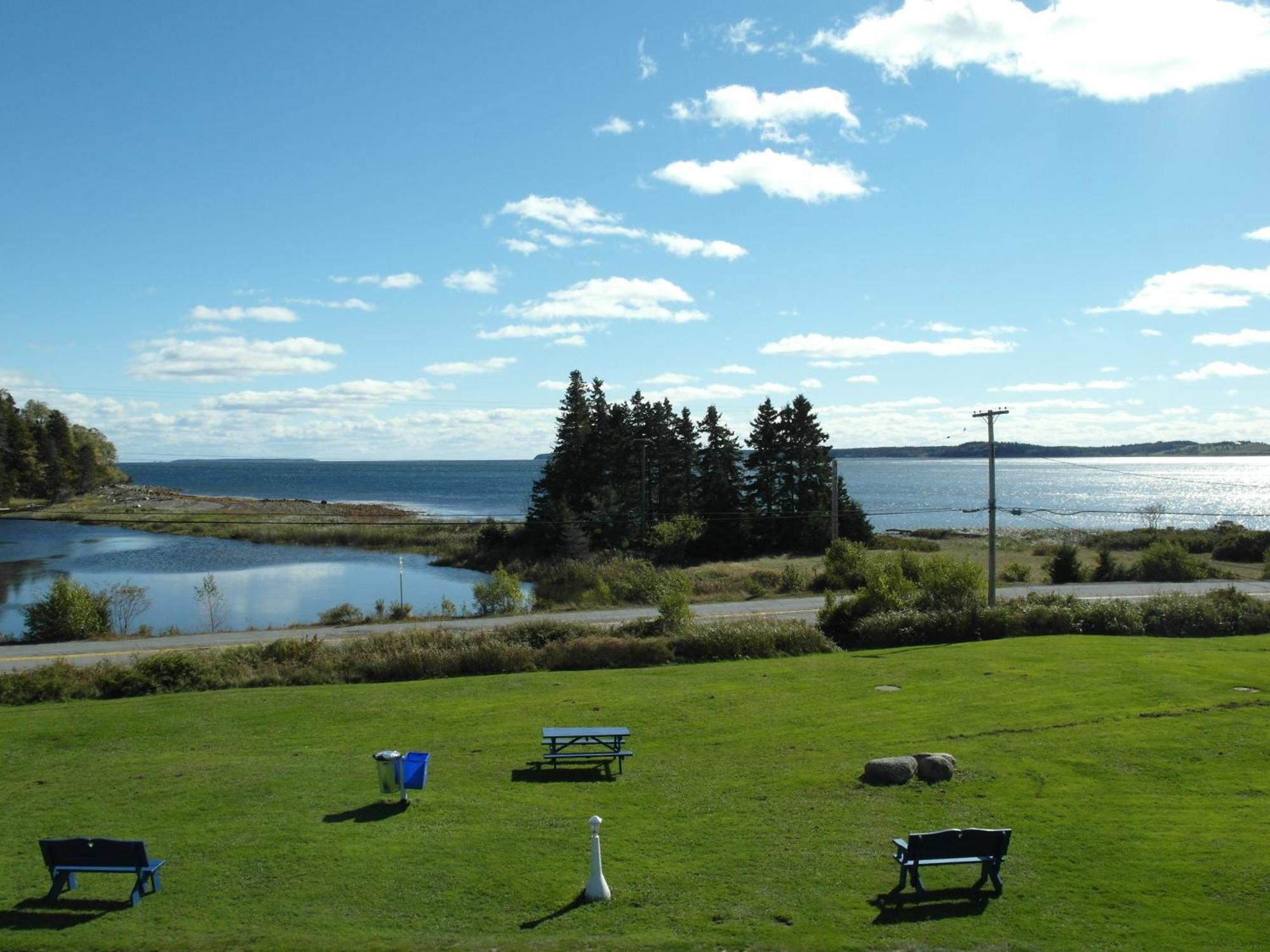 Atlantic View Motel Lunenburg Bagian luar foto
